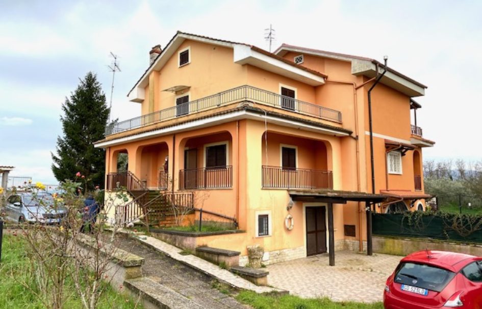 Porzione di villa bifamiliare Porzione di villa bifamiliare