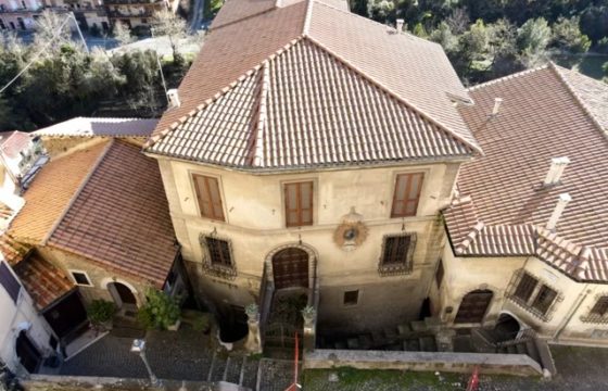 Palazzina signorile con giardino