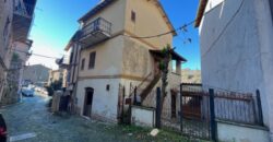 Appartamento con corte in zona centrale