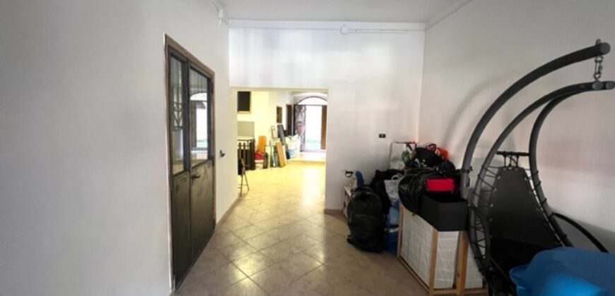 Appartamento con corte in zona centrale