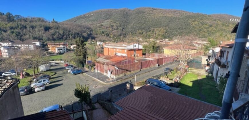 Appartamento con corte in zona centrale