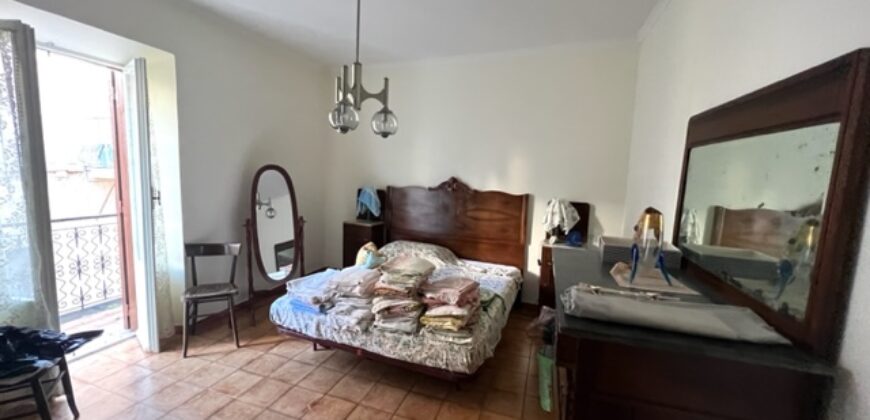 Appartamento con corte in zona centrale