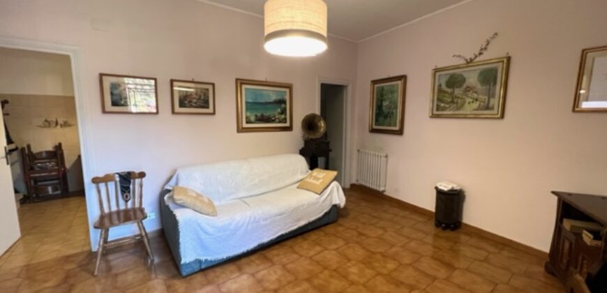 Appartamento con corte in zona centrale