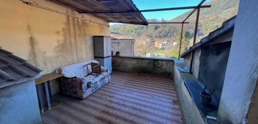 Appartamento con corte in zona centrale