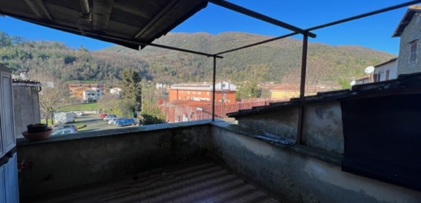 Appartamento con corte in zona centrale