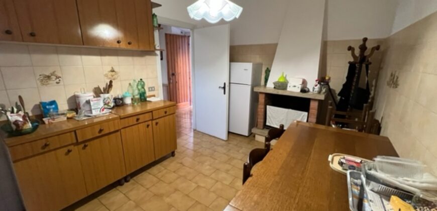 Appartamento con corte in zona centrale