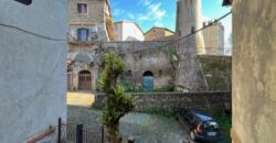 Appartamento con corte in zona centrale