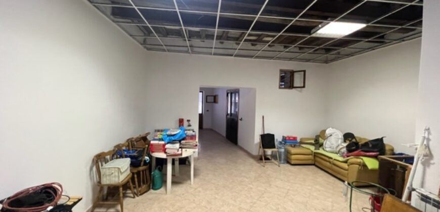 Appartamento con corte in zona centrale