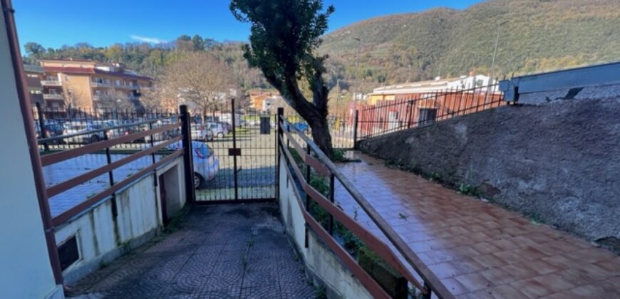 Appartamento con corte in zona centrale