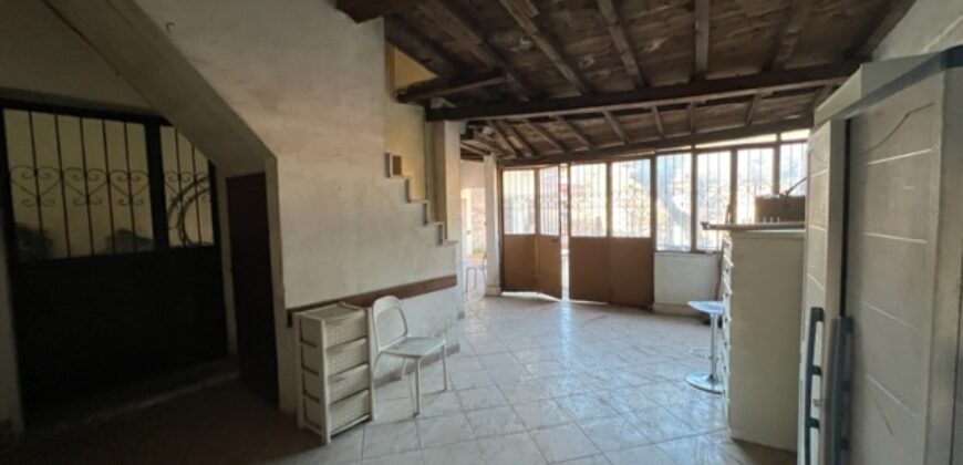 Appartamento con corte in zona centrale