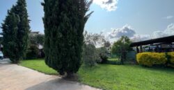 Porzione bifamigliare su due livelli con corte