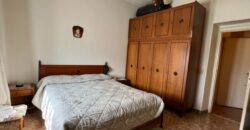Porzione bifamigliare su due livelli con corte