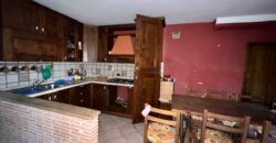 Porzione bifamigliare su due livelli con corte