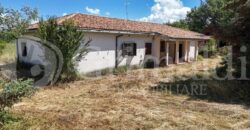 VILLA INDIPENDENTE CON CIRCA DUE ETTARI DI TERRENO