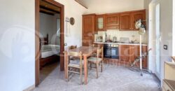 VILLA INDIPENDENTE CON CIRCA DUE ETTARI DI TERRENO