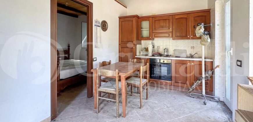 VILLA INDIPENDENTE CON CIRCA DUE ETTARI DI TERRENO