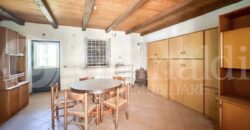 VILLA INDIPENDENTE CON CIRCA DUE ETTARI DI TERRENO