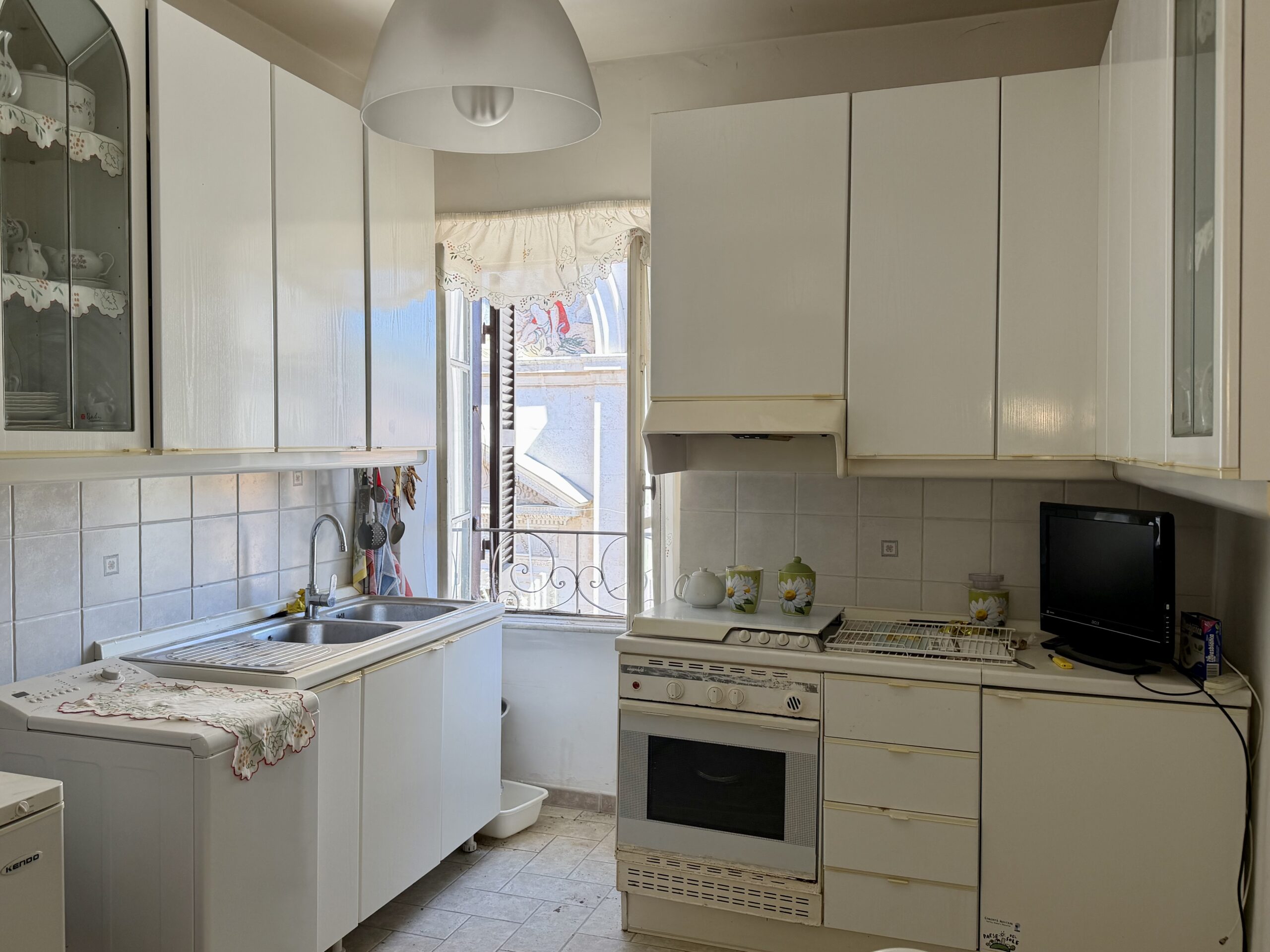 APPARTAMENTO CON BALCONE CENTRALISSIMO